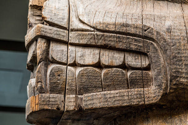 Denti di legno antico
 - Foto, immagini
