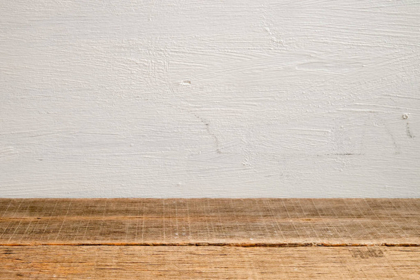 Dřevěný stůl top na bílém pozadí - Fotografie, Obrázek