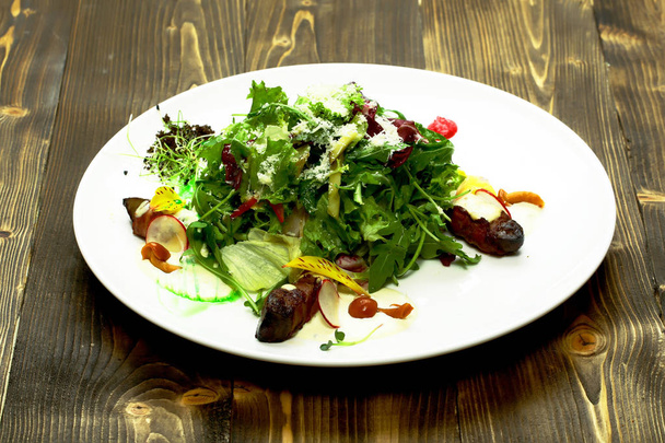 Delicious green salad with meat - Фото, изображение