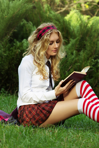 Student dívka čtení knihy - Fotografie, Obrázek