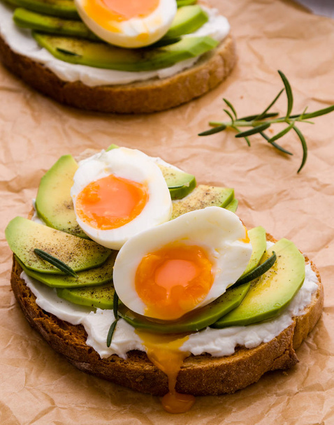 yumurta ve avokado sandviç - Fotoğraf, Görsel