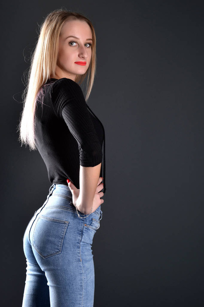 Beautiful girl model posing in the studio - Valokuva, kuva