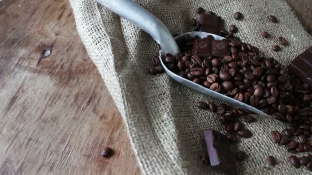 lopata pro kávy a hořká čokoláda - Záběry, video