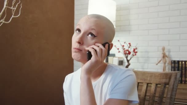Happy cancer survivor woman talking on the phone - Záběry, video