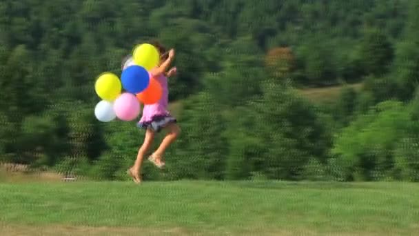 Девушка прыгает с воздушными шарами
 - Кадры, видео