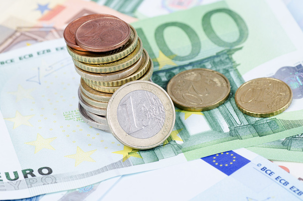 Валютные счета и монеты евро
 - Фото, изображение