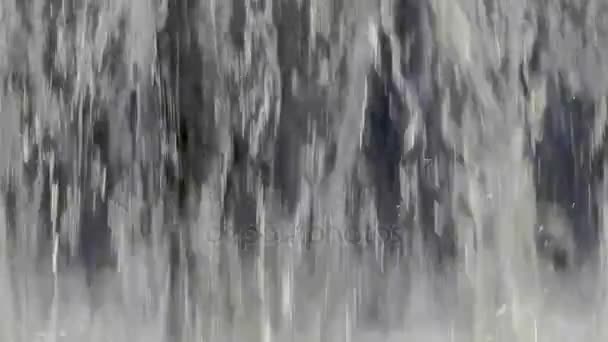 vesiputouksen putoava vesi
 - Materiaali, video