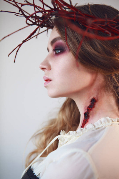 Close-up portrait of girl with fx make-up of vampire - Valokuva, kuva