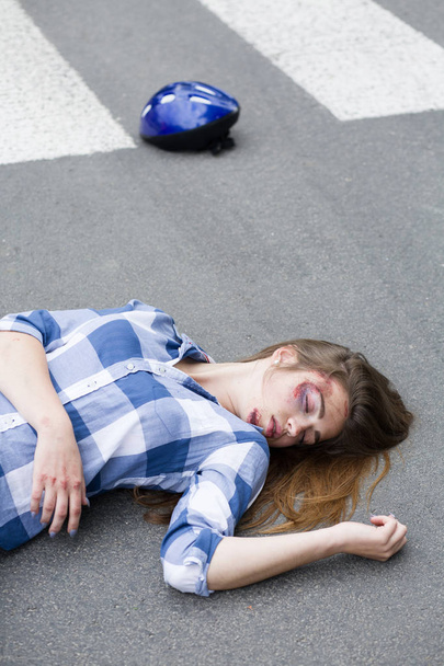 Unconscious hurt casualty of car accident - Valokuva, kuva