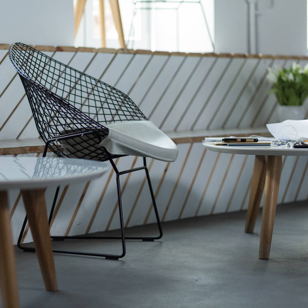 entworfener Stuhl im modernen Restaurant - Foto, Bild
