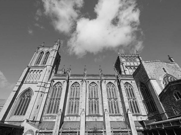Catedral de Bristol em Bristol em preto e branco
 - Foto, Imagem