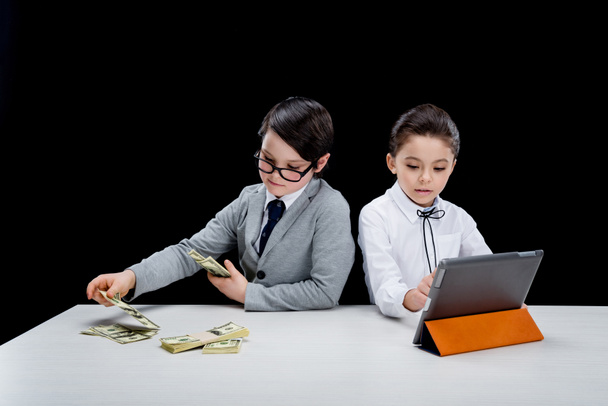 kids playing businessman and businesswoman - Фото, зображення