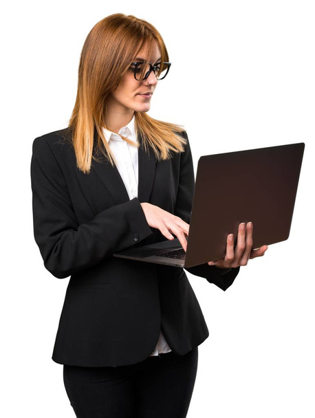 Young business woman with laptop - Fotó, kép