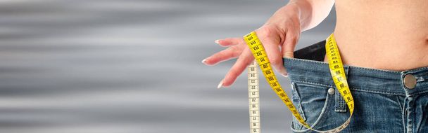 Женщина похудела, концепция диеты
 - Фото, изображение