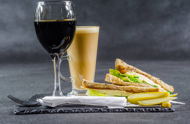 iki sandviç milkşeyk ekmek vintage chedd ile oluşan ayarla - Fotoğraf, Görsel