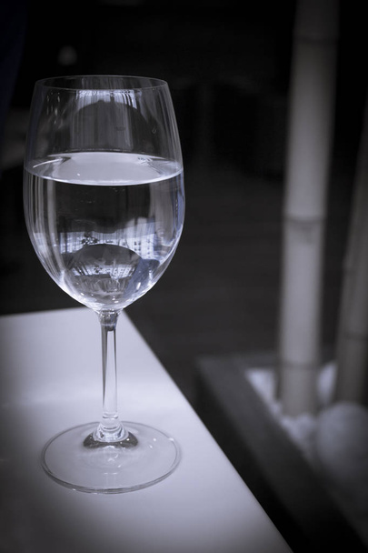 vaso lleno de agua - Foto, Imagen