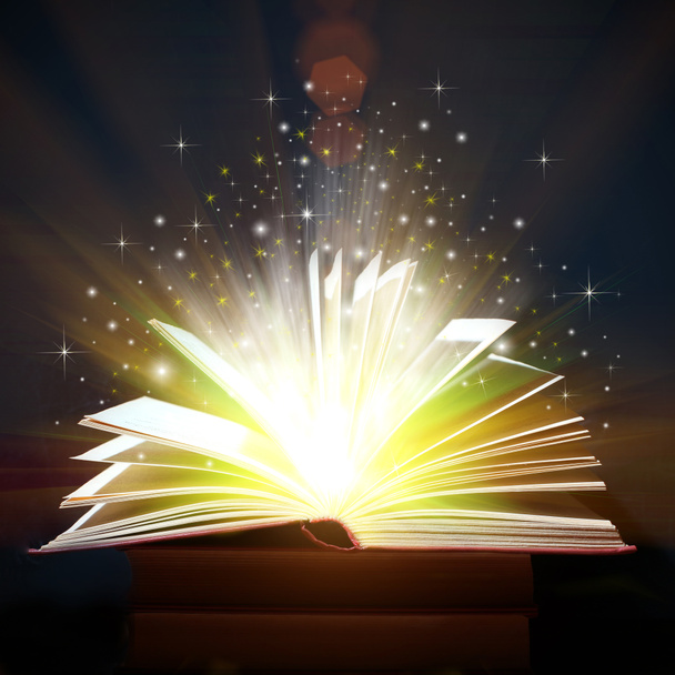 Libro abierto con luces mágicas
 - Foto, imagen
