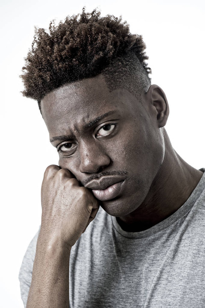 joven atractivo afro americano hombre en su 20s buscando triste y deprimido posando emocional
 - Foto, Imagen