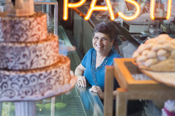 Pastane dükkanı sahibi - Fotoğraf, Görsel