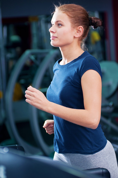 Young woman at the gym run on on a machine - Φωτογραφία, εικόνα