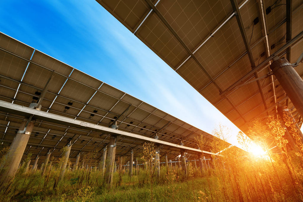 Yenilenebilir elektrik üretim, Navarra, Aragon, İspanya için fotovoltaik paneller. - Fotoğraf, Görsel