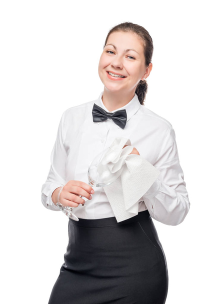 cameriere con un bicchiere di vino pulito sorridente su sfondo bianco
 - Foto, immagini