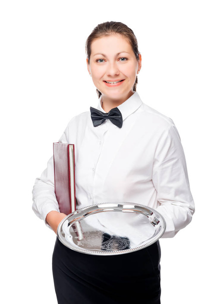exitosa camarera joven con una bandeja de plata sobre un fondo blanco
 - Foto, Imagen