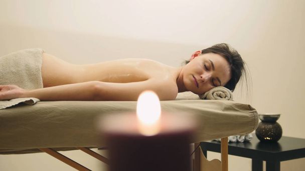 Oil relax massage - half nude young female on parlor, spa concept - Foto, Imagem