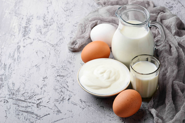 Γάλα, κρέμα γάλακτος και αυγά - Φωτογραφία, εικόνα