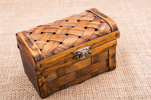 Bruin houten kast op bruin stof - Foto, afbeelding