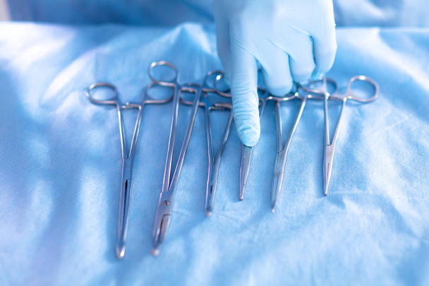 Surgical instruments lie on the table before surgery - Foto, Imagem
