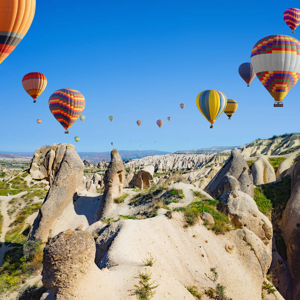 Hot air ballooning is most popular attraction in Kapadokya near  - Foto, Imagem