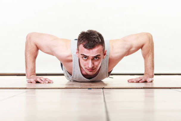 Sports man making pushups, - Foto, Imagem