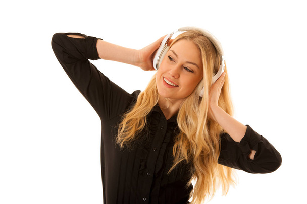 schöne junge Frau hört die Musik über Kopfhörer und Dan - Foto, Bild