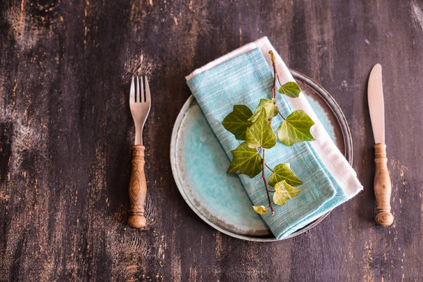 Table setting with wild grape - Foto, imagen
