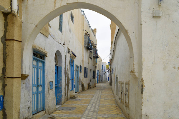 Medina in the city of Kairouan in Tunisia. - Фото, зображення