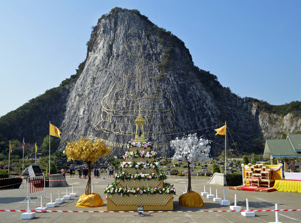 Το μεγαλύτερο ροκ γλυπτά του Βούδα στην Ταϊλάνδη. - Φωτογραφία, εικόνα