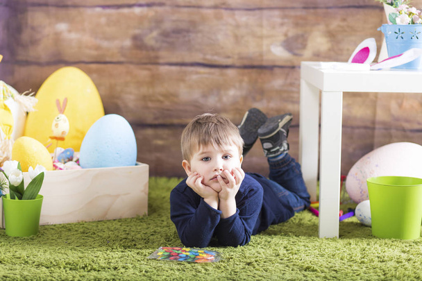Happy baby boy playing on Easter day - Foto, Bild