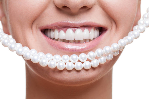 Smiling girl with white teeth - Fotoğraf, Görsel