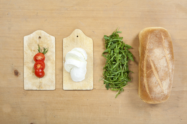 caprese sandwich ingredients - Foto, Bild