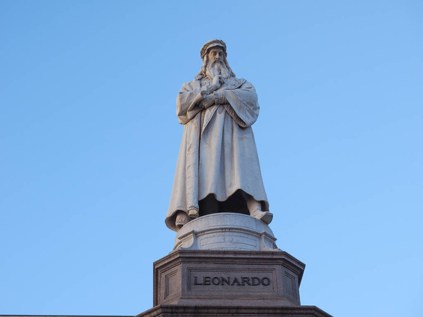 Leonardo da vinci památník v Miláně - Fotografie, Obrázek