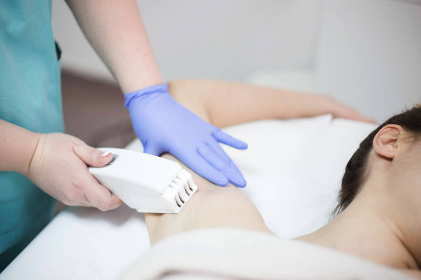 Woman having underarm Laser hair removal epilation - Valokuva, kuva