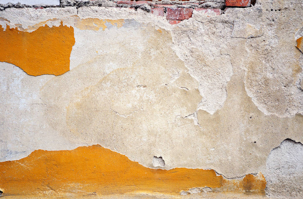 alte verputzte Ziegelmauer - Foto, Bild