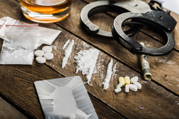 Drogy a látky, které jsou - zatčení zločince - Fotografie, Obrázek
