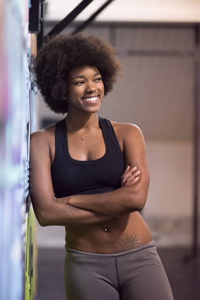 black woman after a workout at the gym - Zdjęcie, obraz