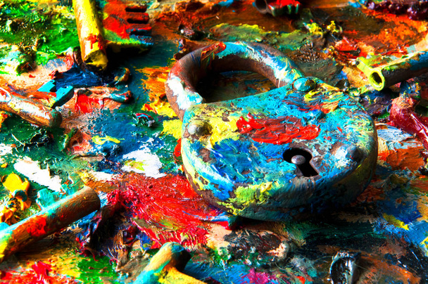 Клавіші та замок на барвистому абстрактному фоні
 - Фото, зображення