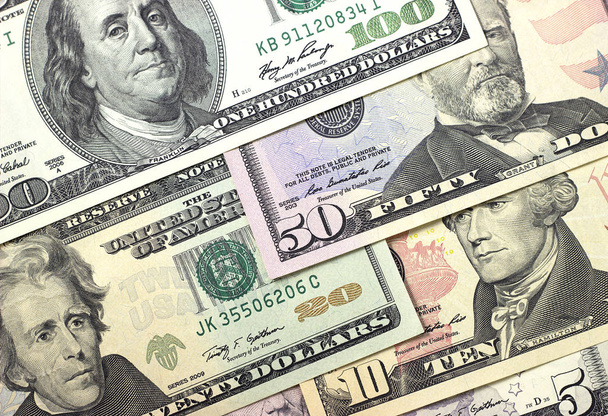 Abstracte dollarbiljetten van verschillende denominaties achtergrond. - Foto, afbeelding