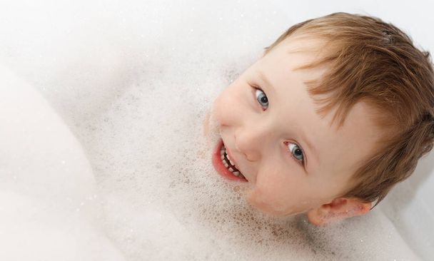 bubble bath - boy washing - Fotó, kép