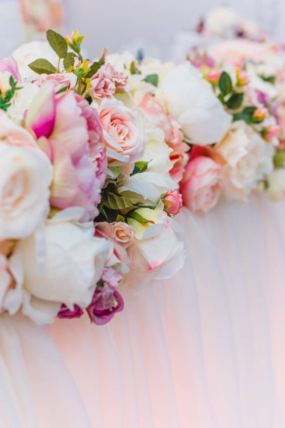 Букет квітів, прикраса весілля, ручна робота
. - Фото, зображення