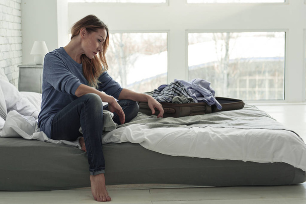 Frustrated female person on bed - Foto, Imagem